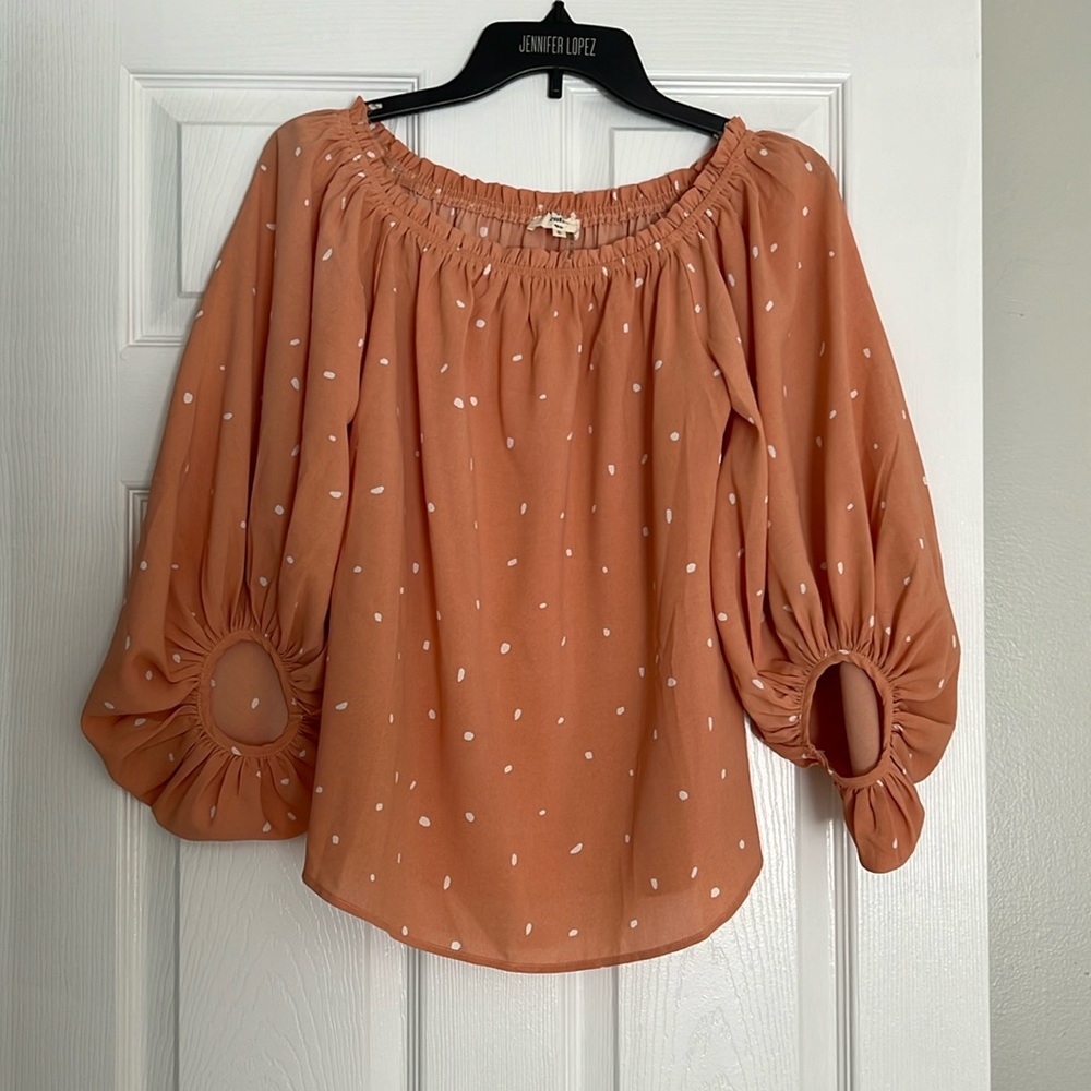 Entro Exposed Shoulder Blouse